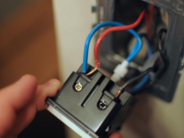 Instala Un Apagador De Pared Para Mayor Seguridad Eléctrica -  Electropreguntas