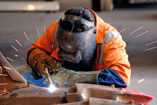 Visuel Fotolia 2844413 - industrial welding © John Casey - MIG/MAG welder - Flux cored wire -